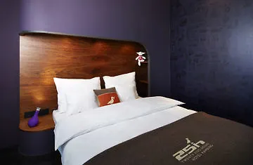 25hours Hotel Hamburg HafenCity 4*,